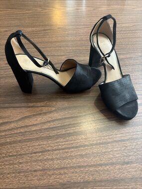 H&M Size 39 Size 8 US Black Suede Look Block Heel Sandals